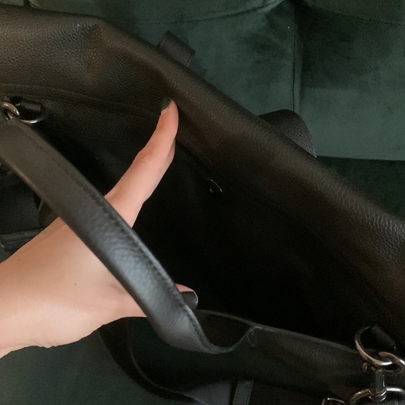 Coach black leather messenger bag with magnetic closures - Picture 5 of 7